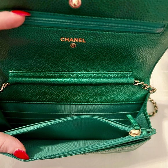 Chanel 18s Emerald Green WOC - Picture 5 of 11